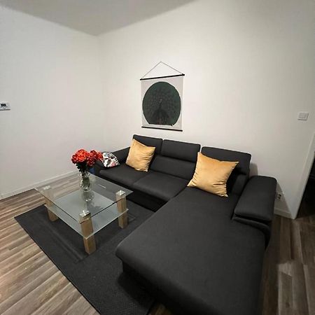 Apartament Lovely Flat In The City Center Bratysława Zewnętrze zdjęcie