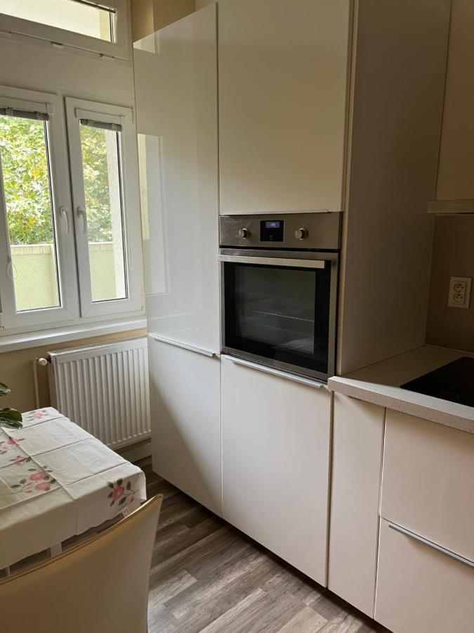 Apartament Lovely Flat In The City Center Bratysława Zewnętrze zdjęcie